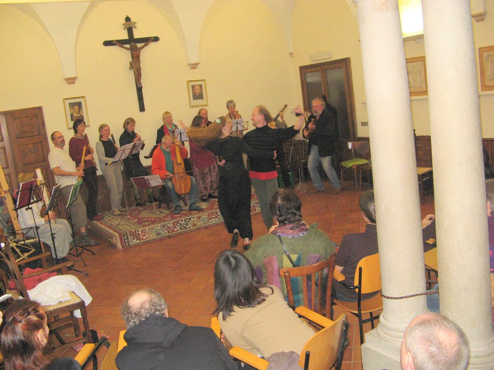 Musizieren im Saal der Abbazia di Maguzzano